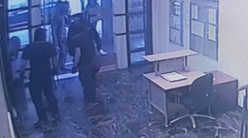 Βίντεο: Δείτε την ώρα που κάνουν «γυαλιά – καρφιά» τον Συμβολαιογραφικό Σύλλογο Αθηνών